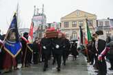 OSTATNIE POŻEGNANIE Mszczonów pożegnał burmistrza. Trumnę z ciałem wystawiono przed ratuszem