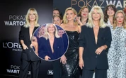 WOW! 66-letnia Torbicka bez bielizny i z dekoltem prawie do pępka. Tak wyszła na czerwony dywan. Odważnie!