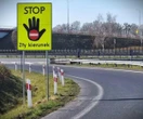 CHWILE GROZY Szok! 73-latek urządził sobie rajd ciągnikiem po ekspresówce. Jechał pod prąd