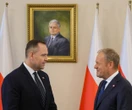 Polityczne wspomnienia sprzed lat Spotkanie Tuska z Nawrockim pod okiem Lecha Kaczyńskiego. Symboliczny patron nad rozmowami w Pałacu