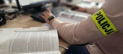Jak to możliwe? Policzył cukierki jak marchewkę. Grozi mu nawet 8 lat w więzieniu!