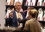 Mamy zdjęcia! Krzysztof Kwiatkowski wybrał się na wielkie zakupy. Nowy węzeł senatora