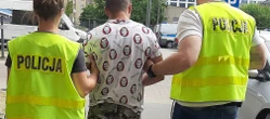 Łódź: siał postrach wśród jubilerów i w lombardach. Chciał być jak bohater serialu...