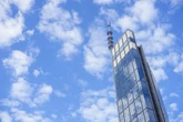 co się stało? Groźny incydent w Varso Tower. Szyba runęła z 11. piętra na ogródek kawiarni