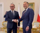 Gest, uścisk, symbol Nocne spotkanie Dudy i Nawrockiego. Co tam się wydarzyło?