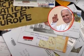 Wysyłają nawet dzieci Papież tonie pod listami, dostaje ich 100 kilogramów dziennie! Dochodzą nawet bez ad…