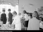 Quiz. Tych produktów nie było w sklepach w PRL-u. Co było rzeczywistością, a co marz…