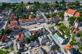 Klejnot nad Wisłą, który warto odkryć latem Tutaj każda ulica to pocztówka. AI wybrała najlepsze miejsce na rodzinne wakacje. Kl…