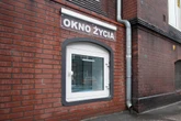 Dziecko u boromeuszek Płacząca dziewczynka w oknie życia! To przy niej znaleziono. "Ma duże szanse na adop…
