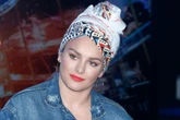 Bolesne! „Cios prosto w serce”. Ewa Farna dowiedziała się o zdradzie ukochanego z tabloidów