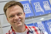 oto, czym się zjamował Przejrzeliśmy karierę Hołowni przed polityką. Wielu będzie zaskoczonych!