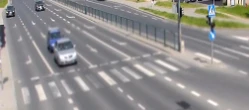 Wjechał w barierki i uciekł! Groźne zdarzenie drogowe w centrum Olsztyna! [WIDEO]