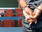 Poważne zarzuty Aresztowali nauczyciela na oczach uczniów. Rodzice oburzeni. "Szkoła zareagowała w n…
