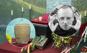 Skromne pożegnanie Już po pogrzebie Łozińskiego. Bez złoceń, bez zdobień! Niezwykła urna przyciągała wszystkie spojrzenia