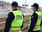 Pociąg był już blisko Nastolatkowie zatrzymani na torach. Szybka interwencja Straży Ochrony Kolei