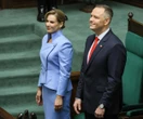 DUŻO ZDJĘĆ Nowa pierwsza dama w centrum uwagi. Ekspertka komentuje debiutancki strój Marty Nawrockiej