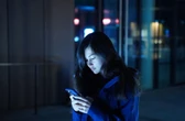 Internet szkodzi psychice nastolatków Media społecznościowe niszczą psychikę młodych ludzi. Rząd rozważa limity