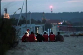 Po KLĘSCE na Euro Polacy relaksowali się na plaży. Rozpętała się GIGANTYCZNA burza...