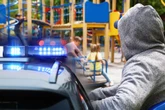 pedofil za kratami Potwór w ludzkiej skórze usłyszał wyrok. Pedofil recydywista Sebatian O. trafił do rejestru
