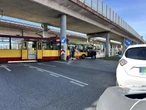 Karetka zabrała pasażerkę Potężne zderzenie tramwaju i autobusu! Wielkie utrudnienia w ruchu po wypadku w Łodzi [ZDJĘCIA]