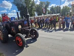 Co za widoki! Centrum opanowane przez traktory, ludzie wyszli na ulice