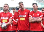 Fani rozwścieczeni Lewandowski pozbawiony opaski! Kamil Glik zareagował w szokujący sposób. Kibice zrów…