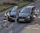 Przerażający wypadek! Weszła na przejście, patrząc w telefon, ale volvo nie zwolniło! Szokujące nagranie. …