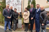 Kontrowersje Kontrowersyjna rzeźba pielęgniarki przed szpitalem w Zielonej Górze. Internauci w szoku. "Brak szacunku dla zawodu"