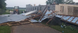 DRAMAT Tragedia na Mazowszu! Burza zabiła 72-latkę. Dach przygniótł ją na podwórku