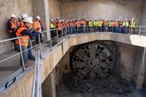 Historyczny moment Koniec drążenia tuneli metra M2. Po 13 latach linia osiągnęła pełną długość. Tarcza …