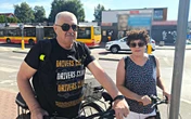 KOLEJNE RELACJE Mieszkańcy dzień po pożarze w Ząbkach. To były minuty. "Zdążyłam zjechać windą"