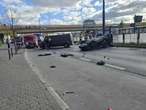 mamy zdjęcia! Samochód dachował, a potem uderzył w przystanek! Koszmarny wypadek w Bydgoszczy