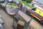 Chwile grozy! 12-latek wpadł pod dostawczaka! Jest nagranie