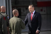 ważne słowa Prezydent Nawrocki spotkał się z żołnierzami. "Sygnał dla Putina"