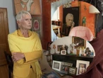 Mamy zdjęcia! Tak mieszka Ewa Błaszczyk. Luksusu brak, są podrapane krzesła i klimat