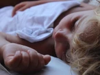 Dziecko przeszkadzało, bo nie chciało spać Agnieszka zmieniła życie 2-letniej dziewczynki w piekło. Młoda mama za kratami. Opis cierpień dziecka poraża
