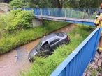 Incydent drogowy Skoda zanurkowała w Wątoku. Utrudnienia na ważnej trasie wylotowej z Tarnowa