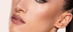 Strefa beauty Makijaż, który przyciąga spojrzenia. Daj sie uwieść kolorom i formułom