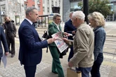 Minister Cyfryzacji rozdawał ulotki Wicepremier Krzysztof Gawkowski zachęcał mieszkańców Bydgoszczy, żeby głosowali na T…