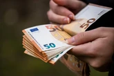 Warto wiedzieć! 10 tysięcy, darmowe mieszkanie i umowa