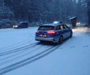 Koszmarne warunki! Śnieg zasypał powiat jeleniogórski! Pilny apel do kierowców. Ten odcinek jest "całkowicie nieprzejezdny" [ZDJĘCIA]