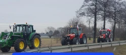 Kłopoty na drogach Rolnicy protestują na Mazowszu. Zablokowali wjazd do Warszawy. Wielki korek na Wilan…