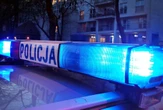 SZCZEGÓŁY WYPADKU Warszawa: Policjanci na sygnale zderzyli się z przewozem osób. Cztery osoby ranne