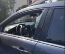 ROZPACZ MATKI Chwile grozy w Somiance. Policjant wybił szybę w aucie, żeby uratować 1,5-roczne dziecko