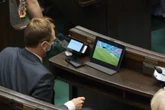 Posłowie oglądali mecz w czasie obrad Sejmu. Za co płacimy Wam po 10 tysięcy miesi...