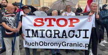 Takie hasła skandowano! Protest przeciw migrantom w Polsce. Wśród uczestników... Hiszpan. "Nie powtórzcie na…