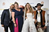 Mamy zdjęcia! Festiwal Weselnych Przebojów Polsatu. Zawadzka jako panna młoda, Romanowska z wielkim rozcięciem, a Miszczak kwitnie!