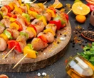 Czas na grilla Wakacyjne grzechy kuchenne. Gdzie wyrzucać odpady po grillowaniu?