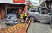 Niecodzienne zdarzenie Pomyliła gaz z hamulcem i wjechała w budynek poczty!
