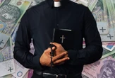 Jest akt oskarżenia Zniknęło 600 tys. zł. Trafły do kieszeni byłego proboszcza?! To nie wszystkie zarzut…